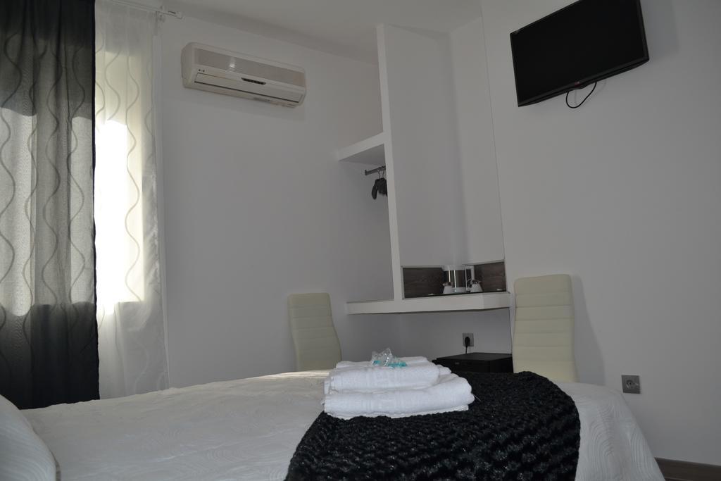 Hostal Meyra Madri Exterior foto